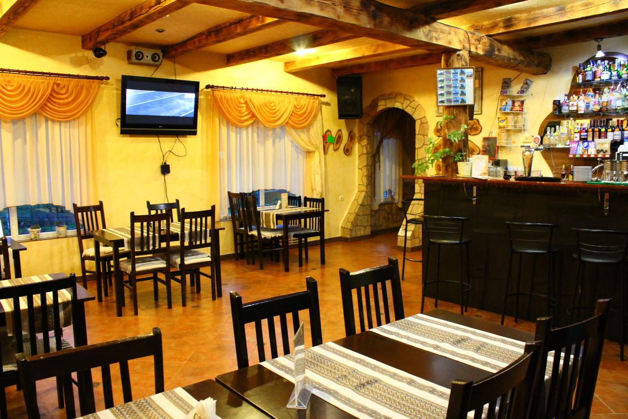 "Lian" Family Hotel & Restaurant Volosyanka  Bagian luar foto