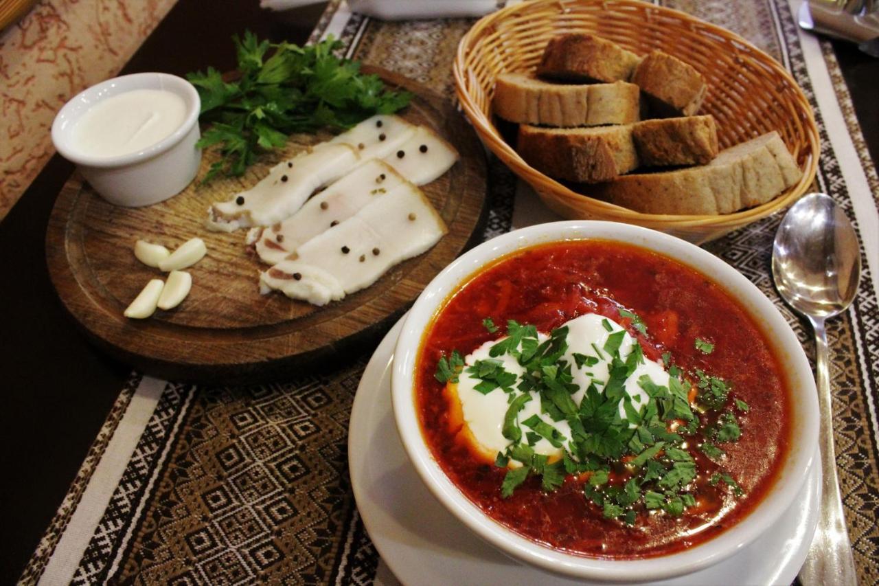 "Lian" Family Hotel & Restaurant Volosyanka  Bagian luar foto